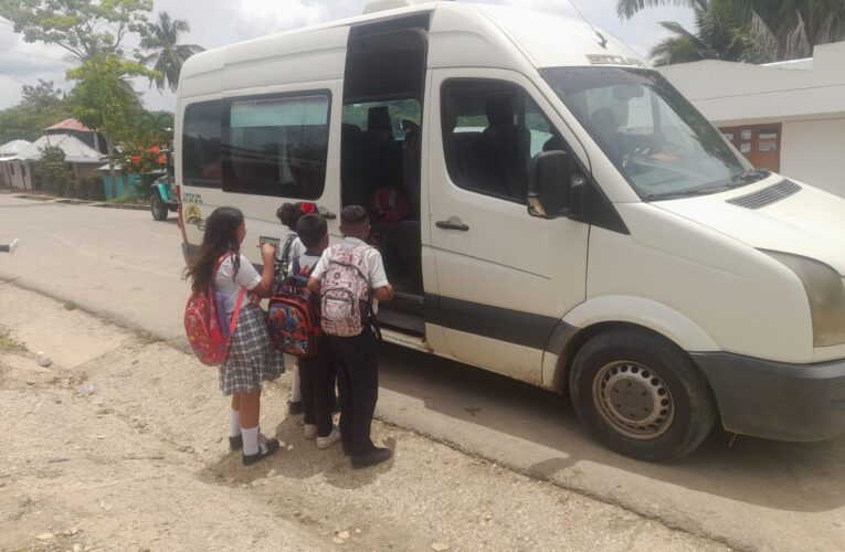 La I.E.T.A. El Hobo inicia transporte escolar gracias al apoyo de la Alcaldía Municipal